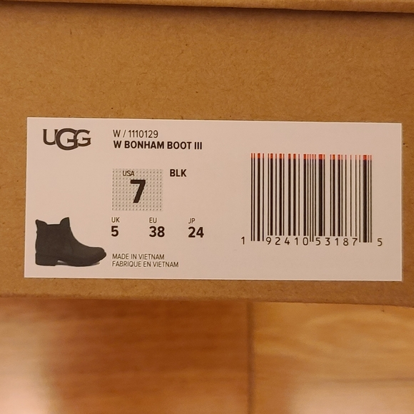 UGG Black Bonham Boot III Leather Chelsea Booties Women's 7 - Picture 16 of 16